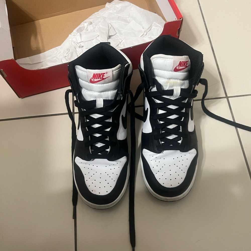 Nike Women’s Black and White High-Top Sneakers - Picture 4 of 6